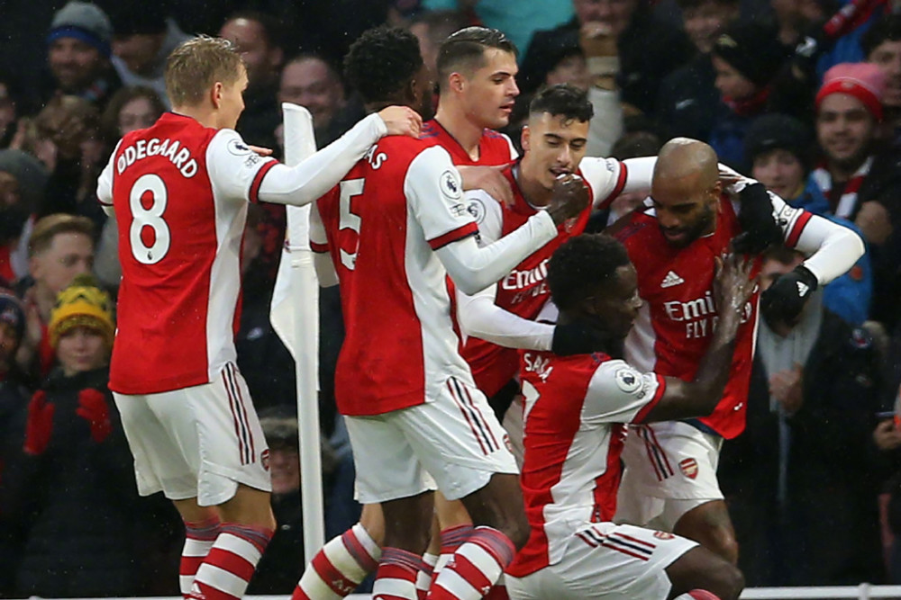 篮球湖人核心球员连续四场得分上双（湖人核心已连续四战得分上双）