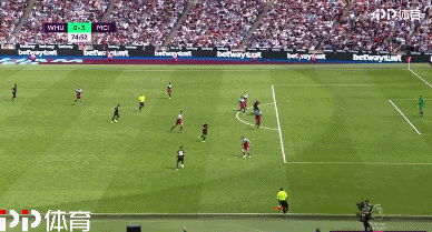 就是这么快！贺希宁反击顶开威尔逊强硬上篮 深圳回应11-0反超！（电光火石！贺希宁快攻强突威尔逊强硬上篮，深圳一波11-0完成反超）