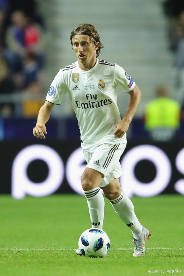 日媒：J2甲府风林45岁后卫山本英臣出轨球队死忠球迷妻子（日媒称：甲府风林45岁后卫山本英臣被曝与球队铁杆球迷之妻婚外情）