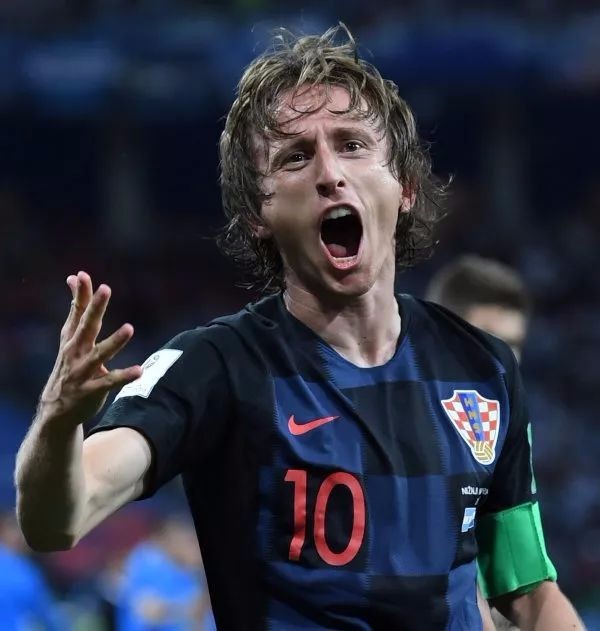 斯基拉：国米派球探考察卡利亚里20岁的右翼卫帕莱斯特拉（据斯基拉报道，国米派球探赴卡利亚里考察20岁右翼卫帕莱斯特拉）