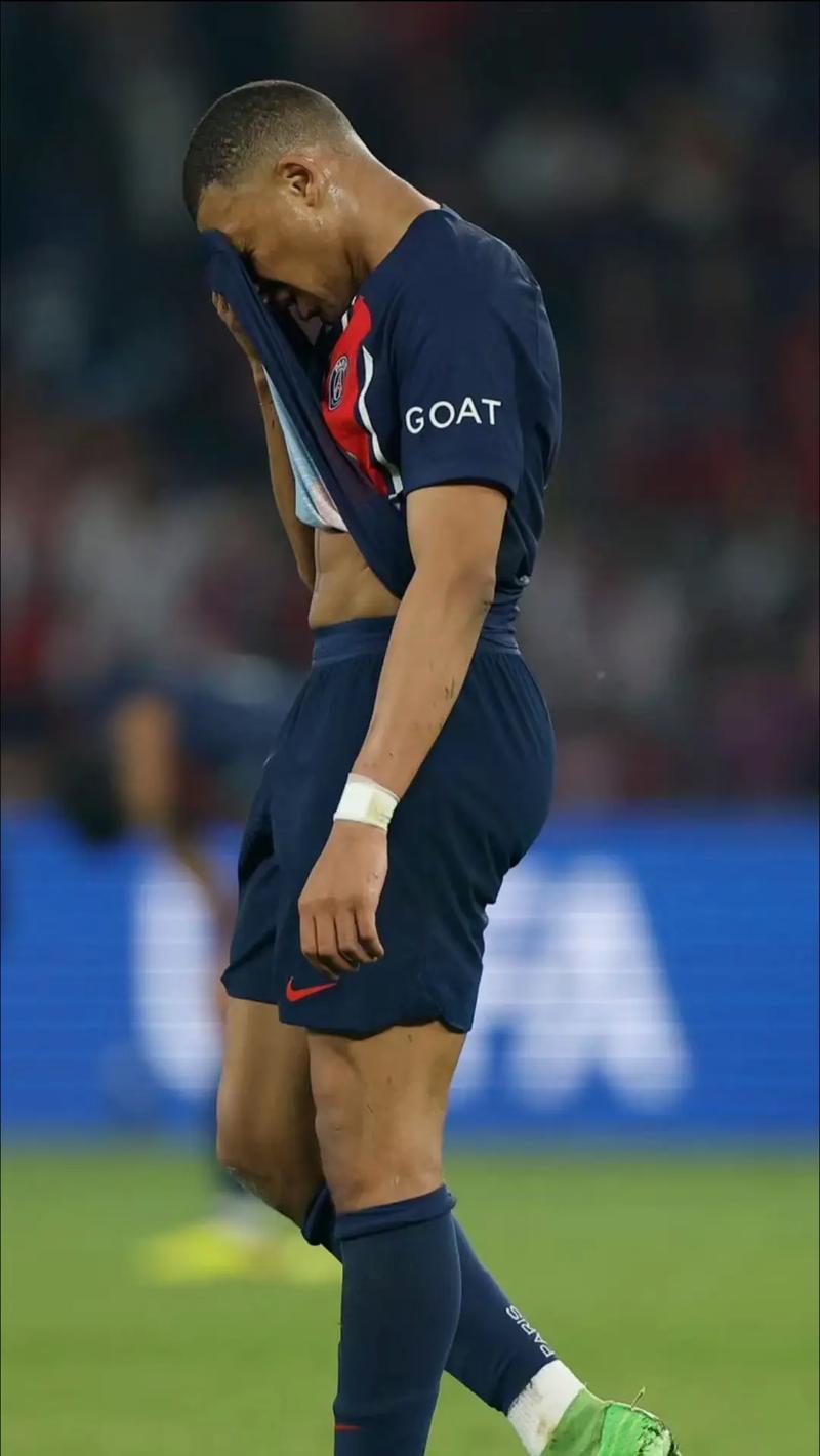 米兰旧将：迈尼昂是意甲最强门将，他不会受合同影响（米兰旧将：迈尼昂为意甲最强门神，合同因素不影响其状态）