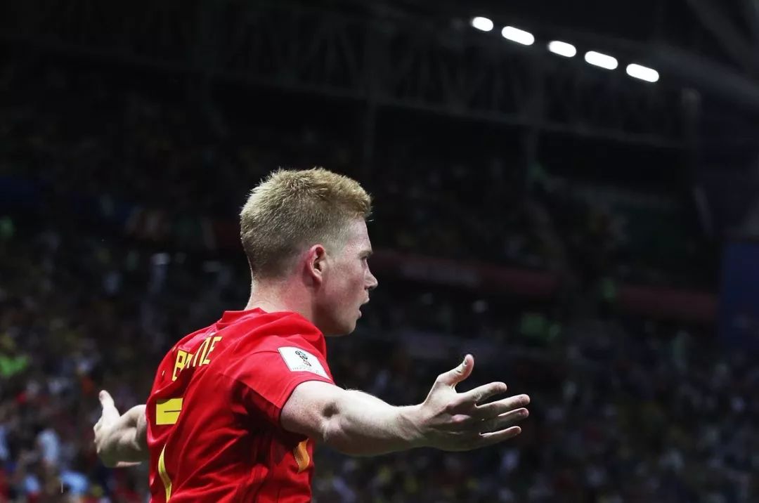 他回家了，回到了深爱的巴塞罗那（他归来，重返挚爱的巴塞罗那）