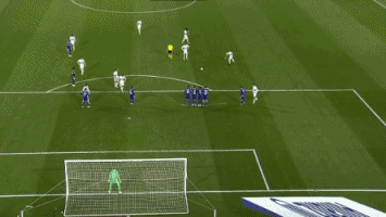 湖人詹姆斯关键封盖锁定胜局（詹姆斯关键盖帽助湖人锁定胜利）