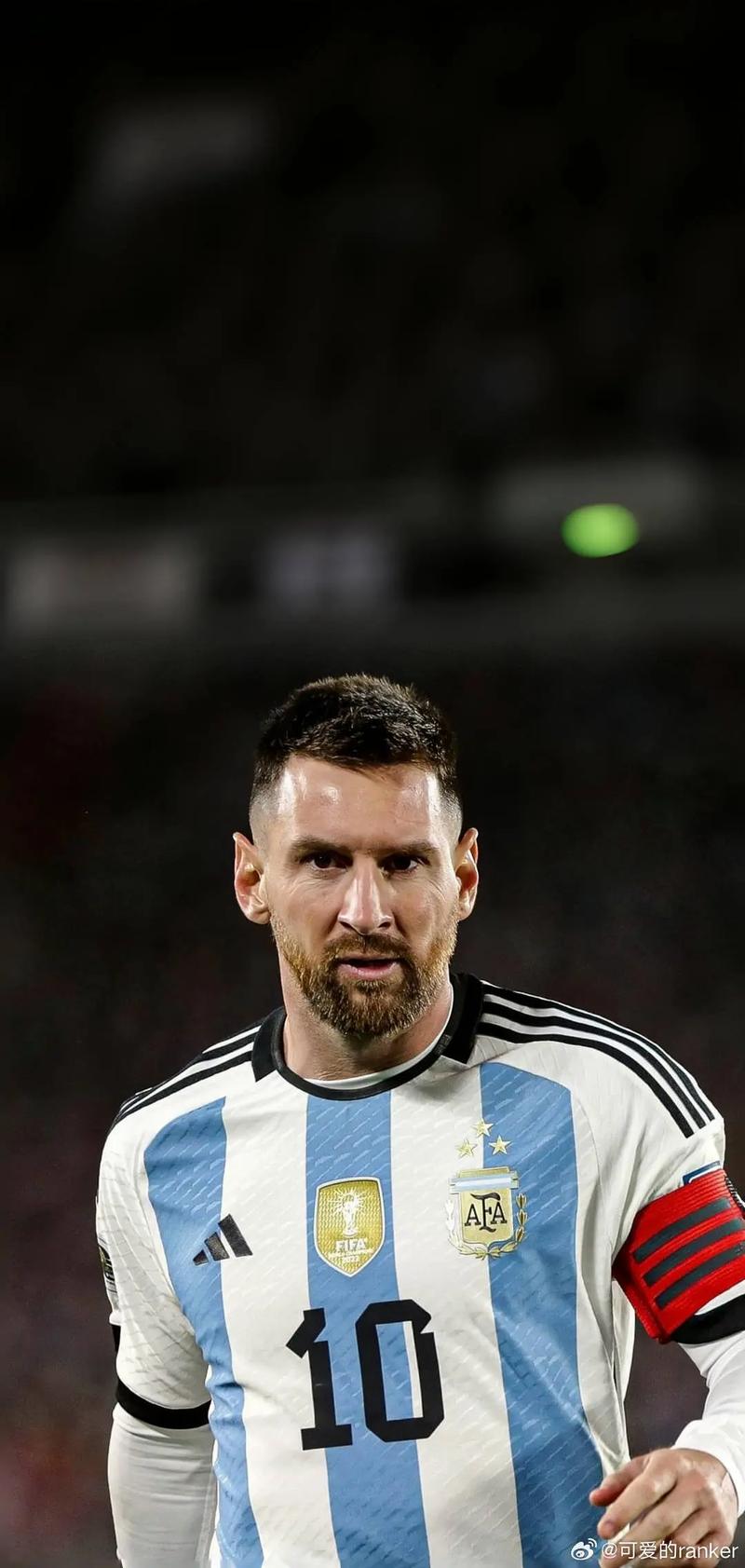 川超联赛出现暴力事件，凉山队球员比赛结束后飞踹裁判（川超联赛发生暴力冲突，凉山队员赛后飞踹裁判）